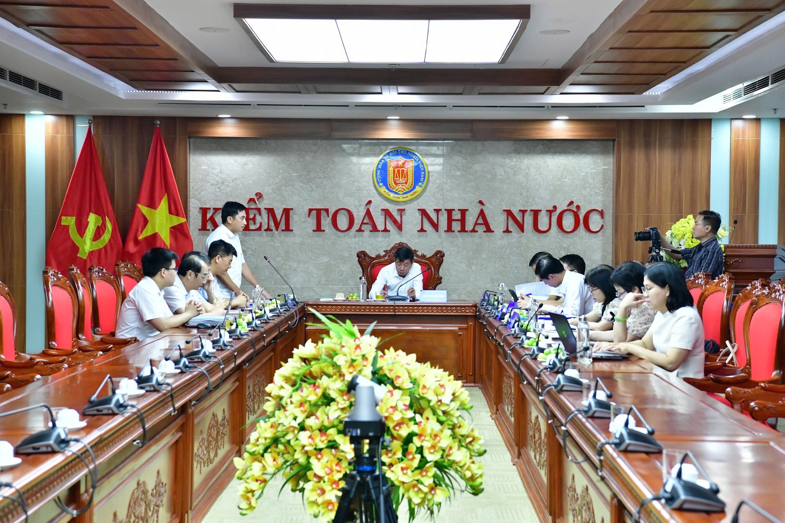 Hoàn thiện các quy định về thực hiện kiểm toán và lập báo cáo kiểm toán đối với từng đối tượng kiểm toán